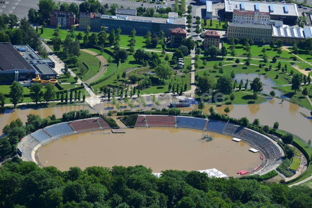 Gera aus der Vogelperspektive: Hochwasser Flut Katastrophe mit Überflutung des Sportpark und Stadion von Gera im Bundesland Thüringen