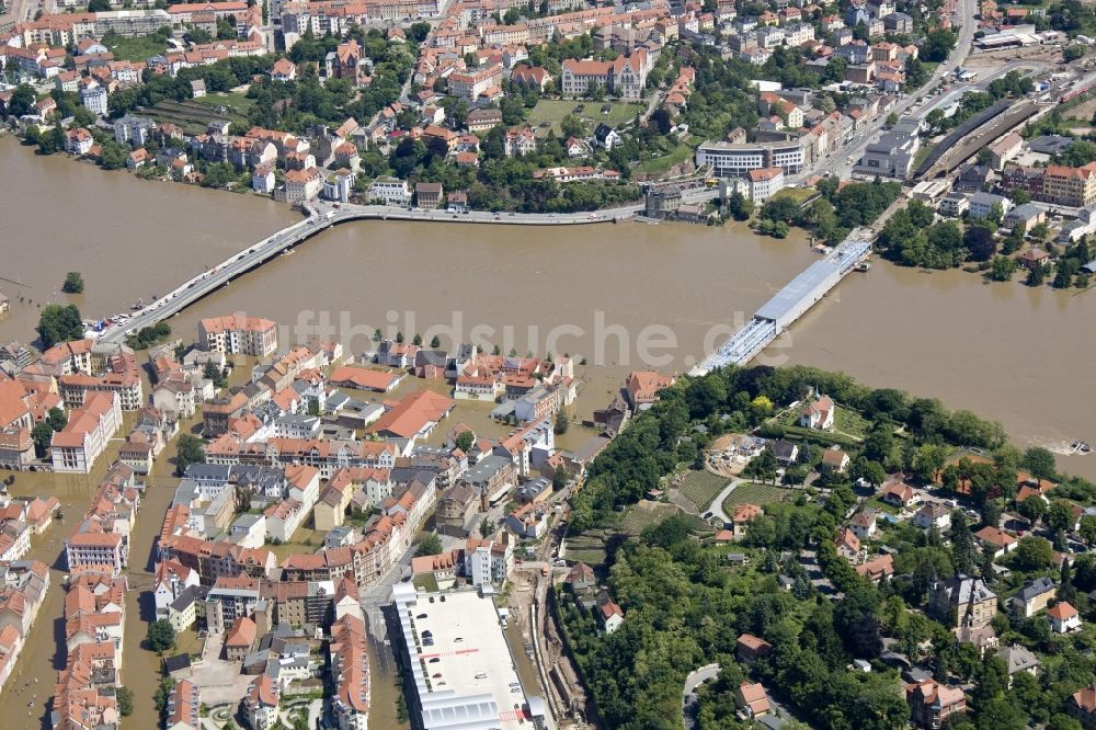 Luftaufnahme Meißen - Hochwasser Flut Katastrophe mit Überflutung der Ufer der Elbe und Umland bei Meißen im Bundesland Sachsen