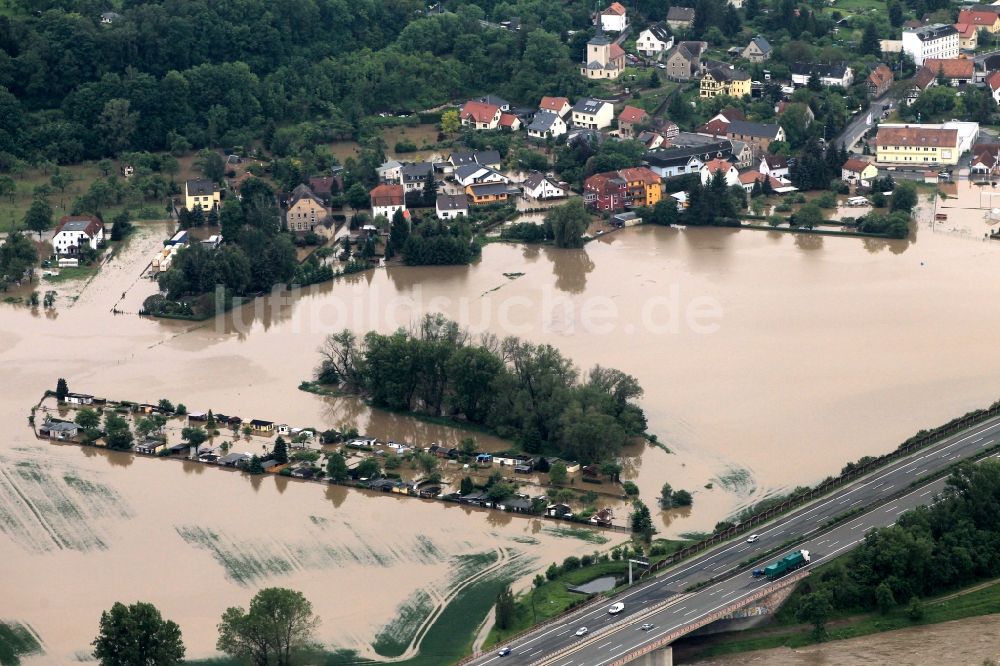 Gera von oben - Hochwasser Flut Katastrophe mit Überflutung der Ufer des Fluß Weiße Elster und Flutung von Stadtteilen in Gera im Bundesland Thüringen