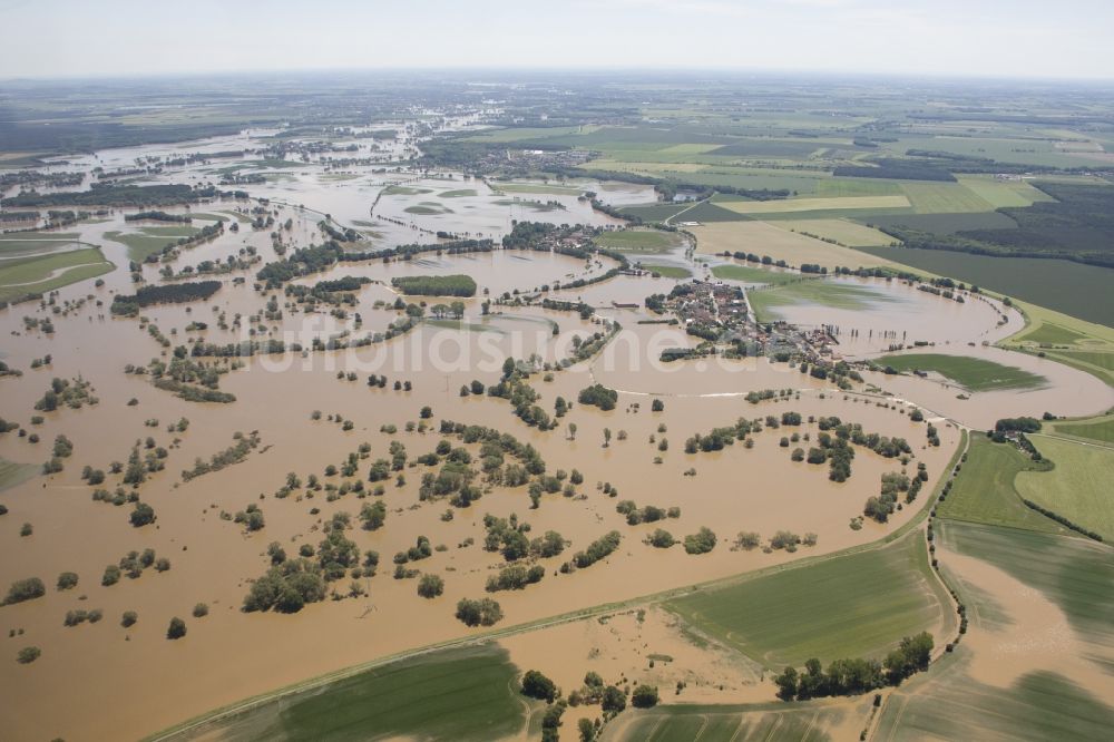 Luftbild Bad Düben - Hochwasser Flut Katastrophe mit Überflutung der Ufer der Mulde und Umland bei Bad Düben im Bundesland Sachsen