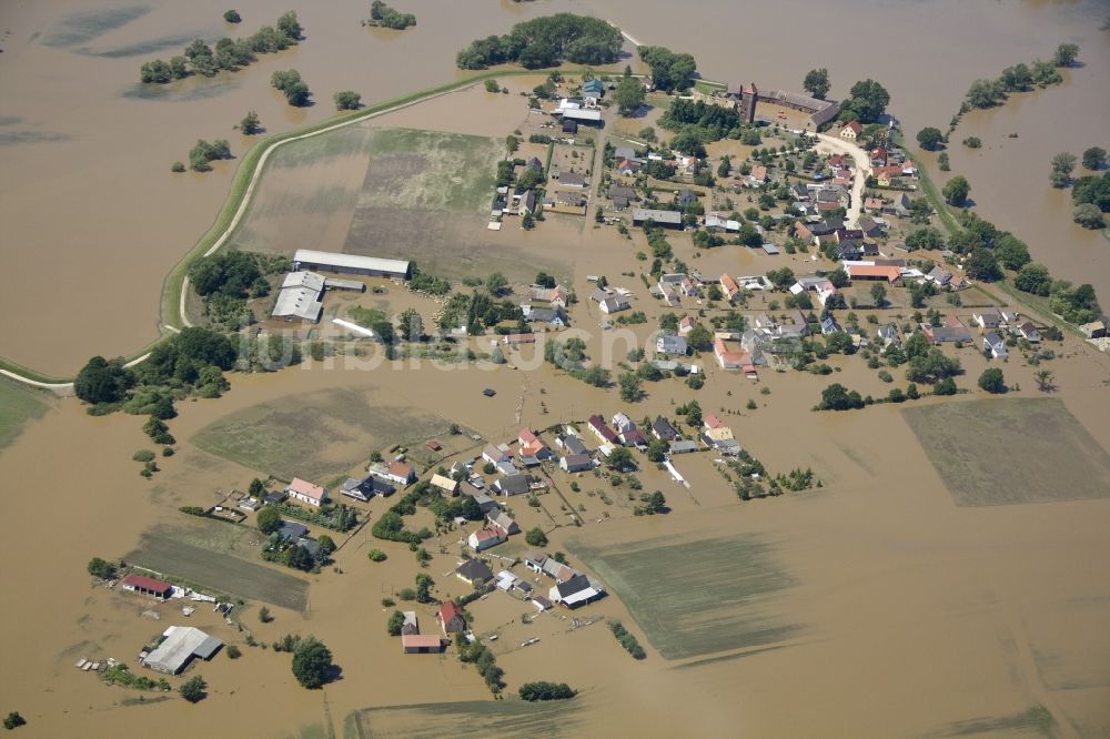 Luftbild Gruna - Hochwasser Flut Katastrophe mit Überflutung der Ufer der Mulde und Umland bei Gruna im Bundesland Sachsen