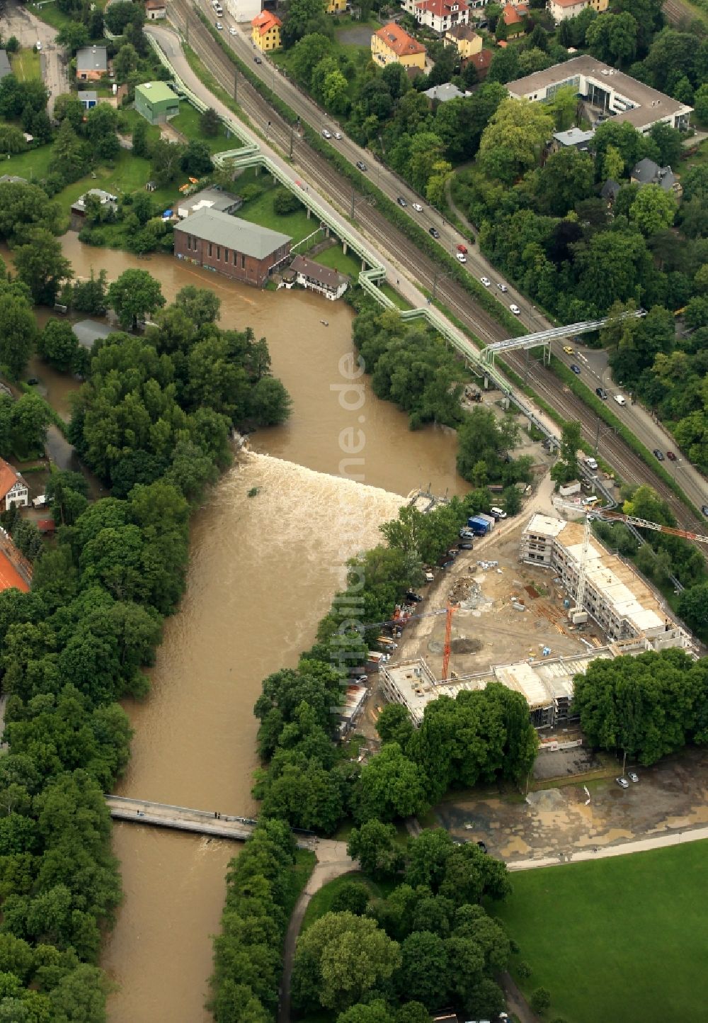 Luftaufnahme Jena - Hochwasser Flut Katastrophe mit Überflutung Wehr an der Stadtrodaer Strasse in Jena im Bundesland Thüringen