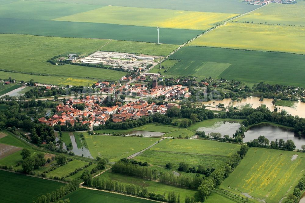 Luftbild Ringleben - Hochwasser Flut Katastrophe mit Übertritt des Pegels der Gera und Flutung von Teilen des Ortes Ringleben im Bundesland Thüringen