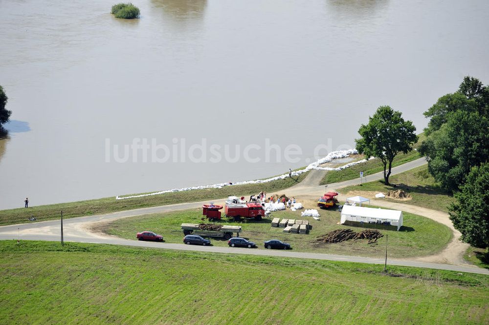 Luftbild Albertinenaue - Hochwasser der Neiße bei Albertinenaue