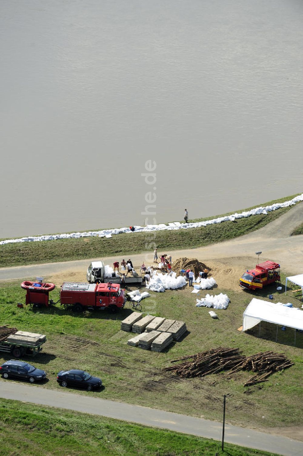 Albertinenaue von oben - Hochwasser der Neiße bei Albertinenaue