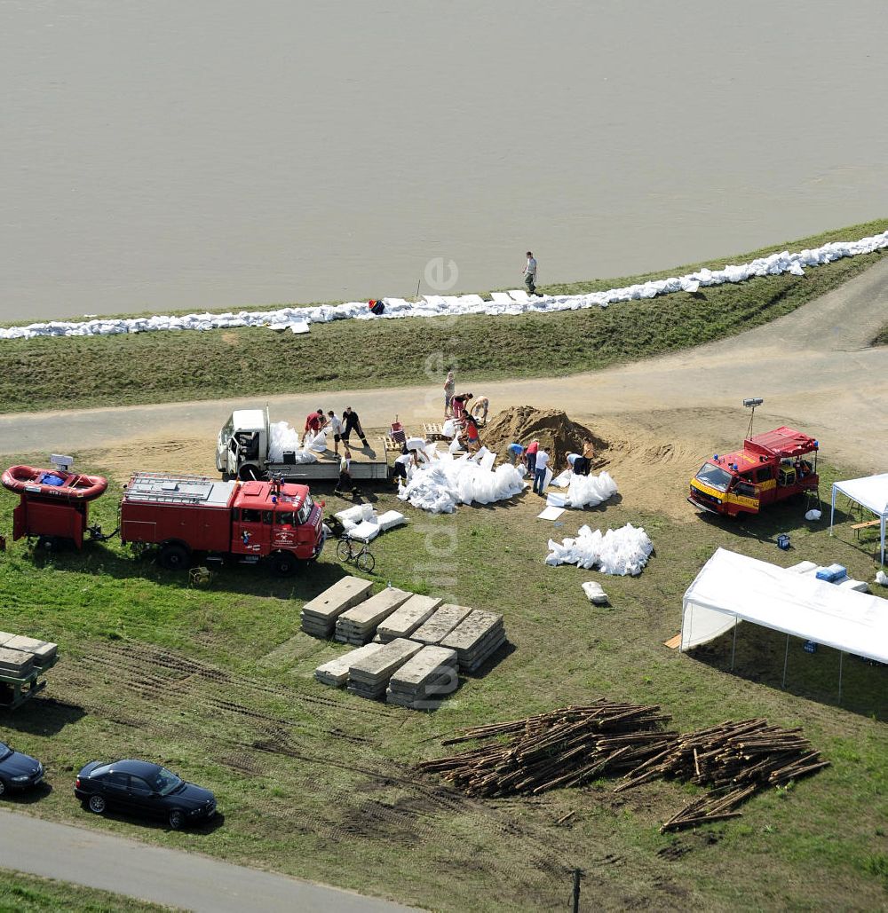 Luftbild Albertinenaue - Hochwasser der Neiße bei Albertinenaue