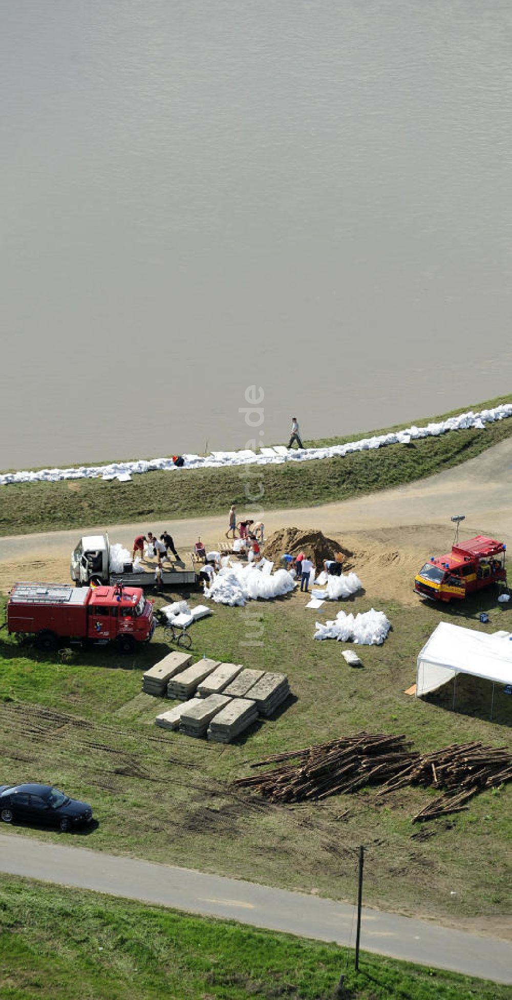 Albertinenaue von oben - Hochwasser der Neiße bei Albertinenaue