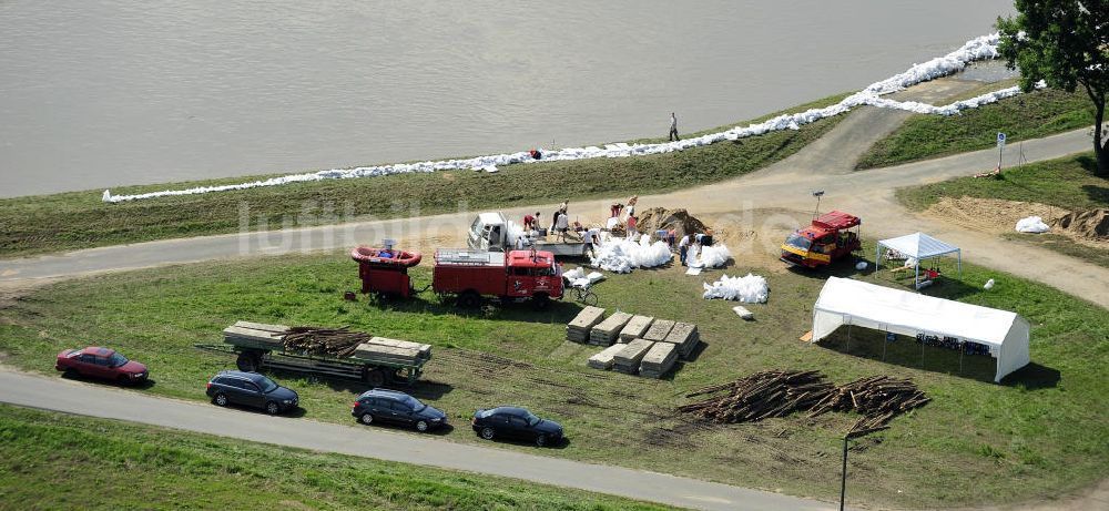 Albertinenaue aus der Vogelperspektive: Hochwasser der Neiße bei Albertinenaue