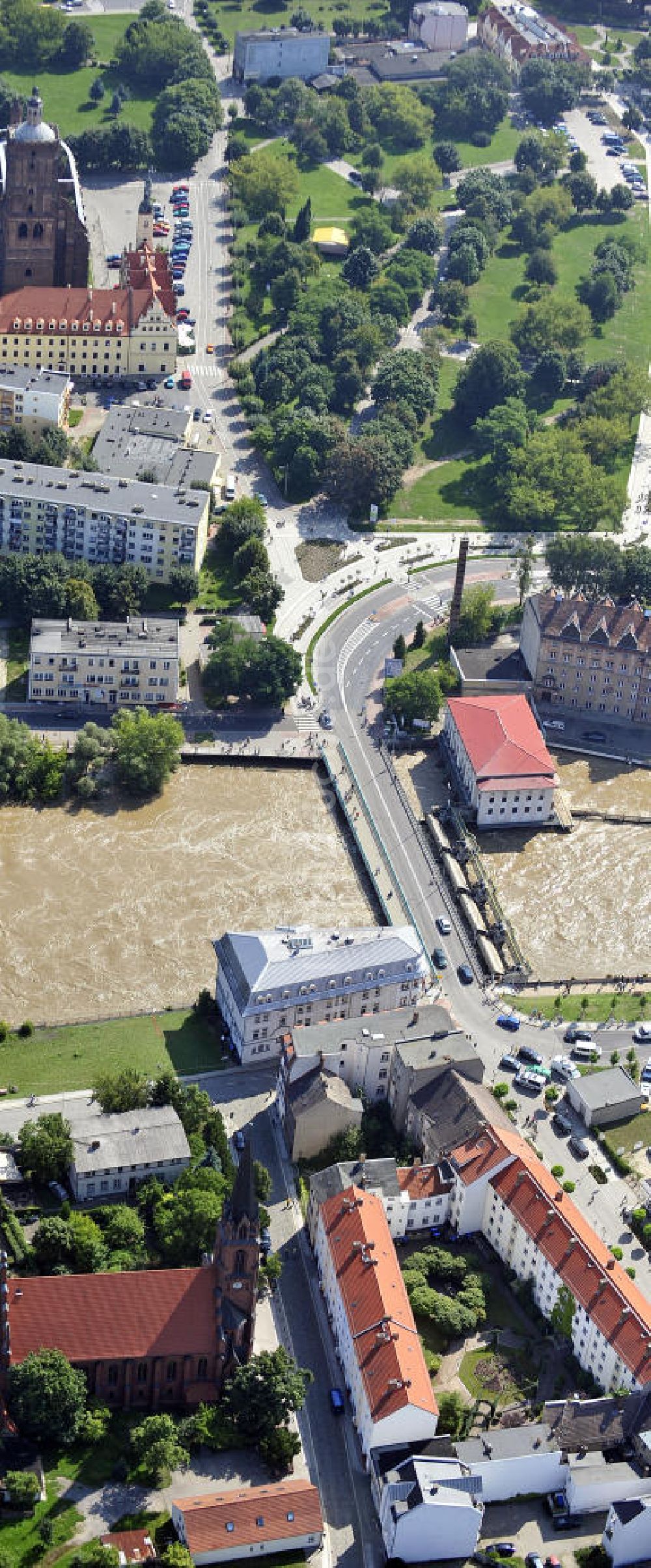 Guben aus der Vogelperspektive: Hochwasser der Neiße in Guben