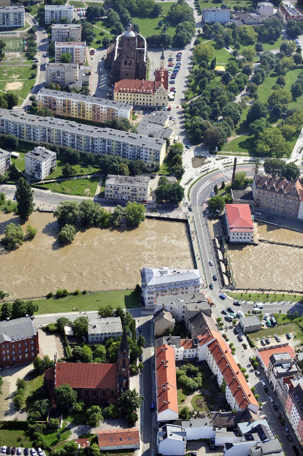 Luftbild Guben - Hochwasser der Neiße in Guben