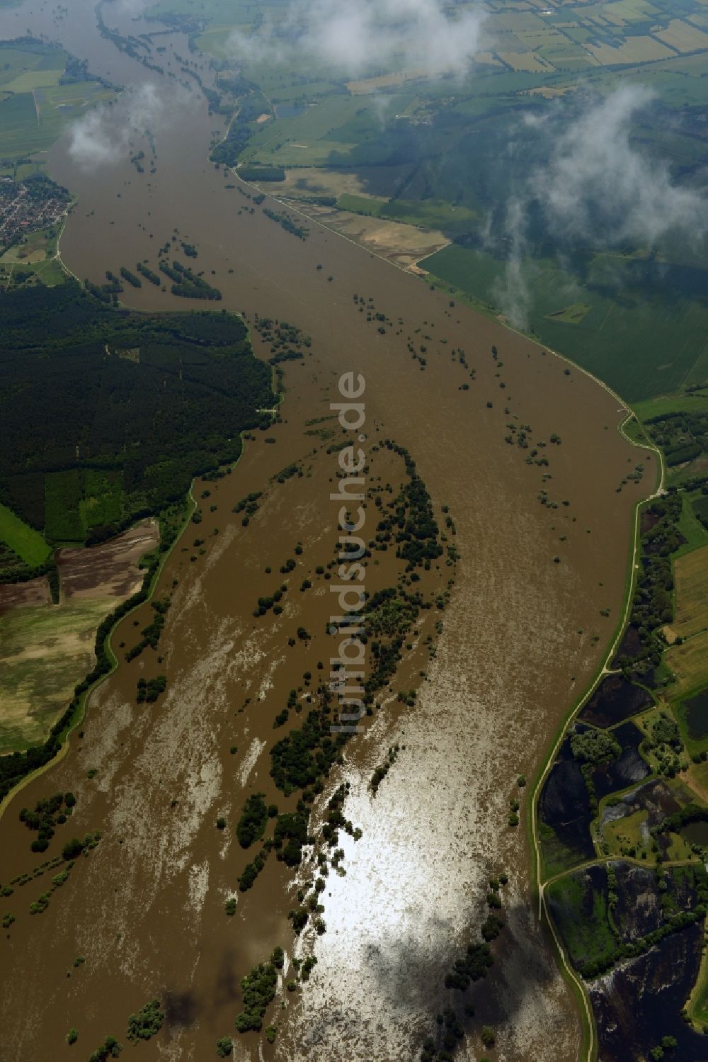 Luftbild Hansestadt Havelberg - Hochwasser Pegel - Situation durch Überschwemmung und Übertritt der Ufer der Elbe entland des Verlaufes bei der Hansestadt Havelberg im Bundesland Sachsen-Anhalt