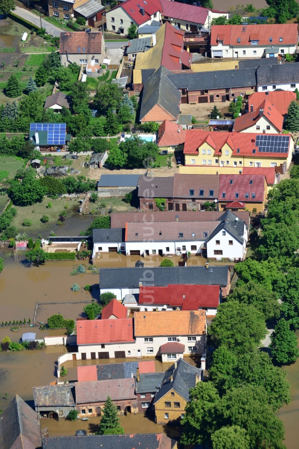 Glaucha OT Oberglaucha aus der Vogelperspektive: Hochwasser Pegel - Situation durch Überschwemmung und Übertritt der Ufer der Mulde bei Glaucha OT Oberglaucha im Bundesland Sachsen