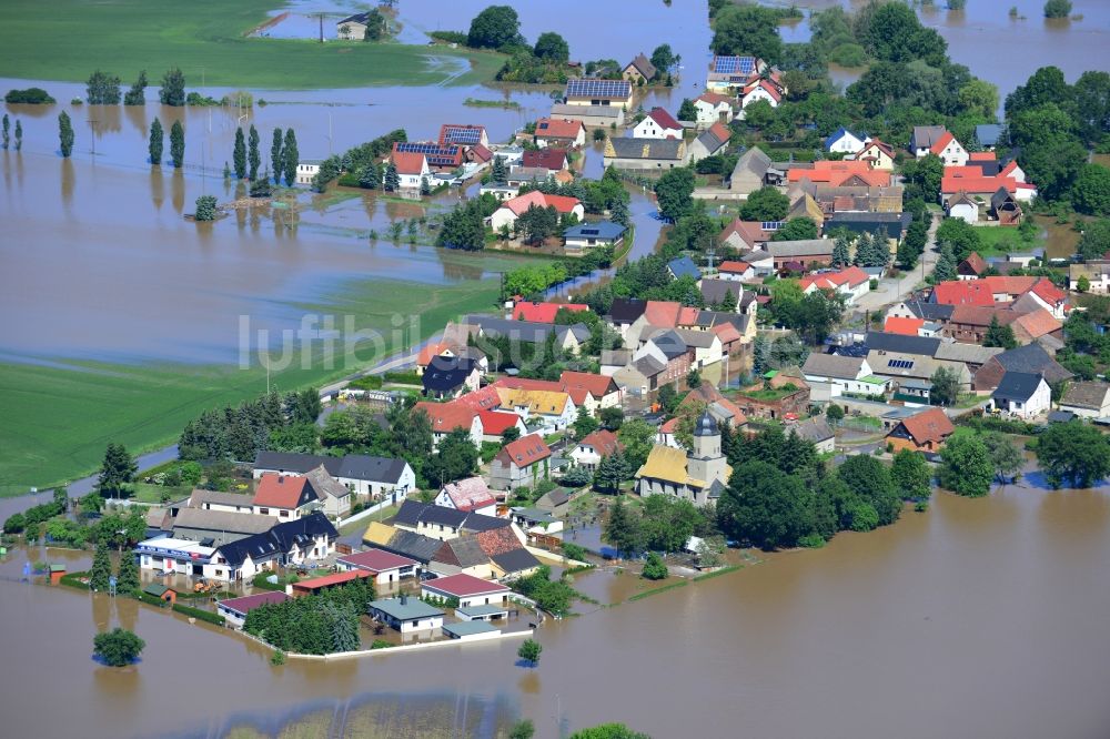 Luftbild Glaucha OT Oberglaucha - Hochwasser Pegel - Situation durch Überschwemmung und Übertritt der Ufer der Mulde bei Glaucha OT Oberglaucha im Bundesland Sachsen