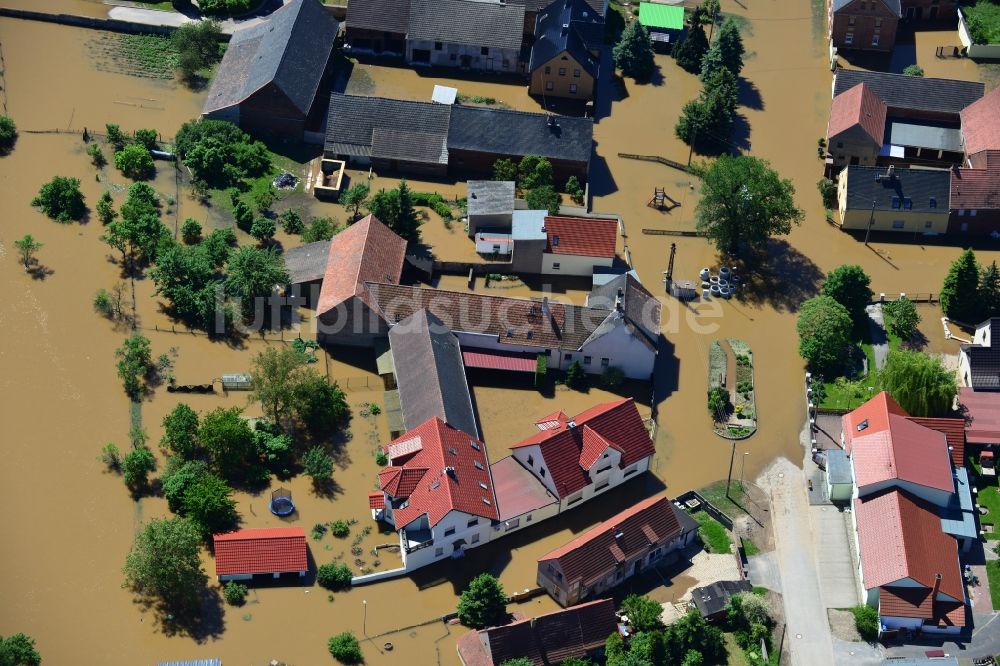 Luftbild Glaucha OT Oberglaucha - Hochwasser Pegel - Situation durch Überschwemmung und Übertritt der Ufer der Mulde bei Glaucha OT Oberglaucha im Bundesland Sachsen