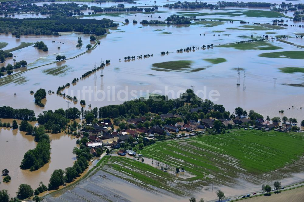 Glaucha OT Oberglaucha von oben - Hochwasser Pegel - Situation durch Überschwemmung und Übertritt der Ufer der Mulde bei Glaucha OT Oberglaucha im Bundesland Sachsen