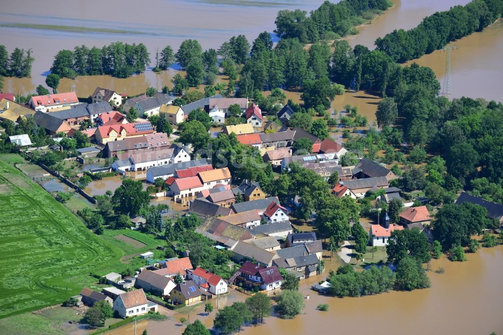 Luftaufnahme Glaucha OT Oberglaucha - Hochwasser Pegel - Situation durch Überschwemmung und Übertritt der Ufer der Mulde bei Glaucha OT Oberglaucha im Bundesland Sachsen