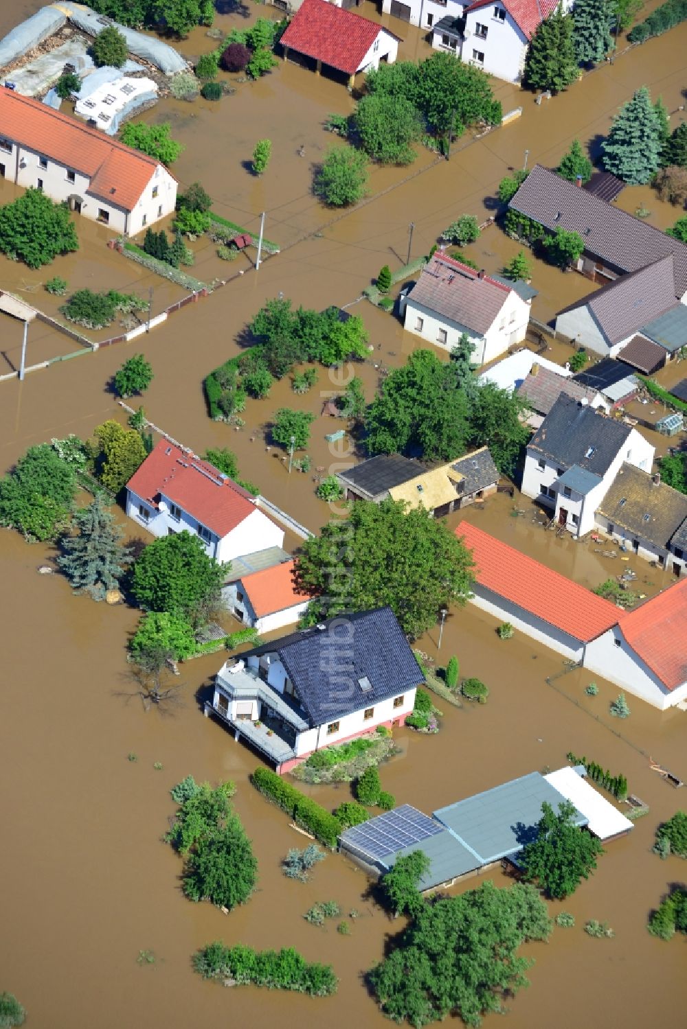 Luftaufnahme Gruna - Hochwasser Pegel - Situation durch Überschwemmung und Übertritt der Ufer der Mulde bei Gruna im Bundesland Sachsen