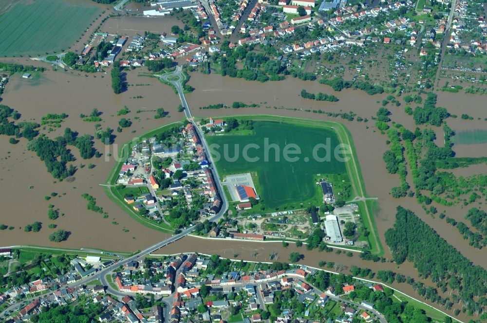 Luftbild Jeßnitz - Hochwasser Pegel - Situation durch Überschwemmung und Übertritt der Ufer der Mulde bei Jeßnitz im Bundesland Sachsen-Anhalt