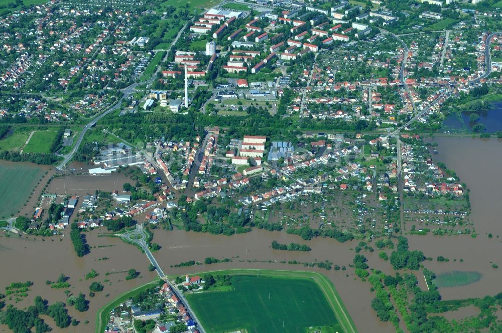 Luftaufnahme Jeßnitz - Hochwasser Pegel - Situation durch Überschwemmung und Übertritt der Ufer der Mulde bei Jeßnitz im Bundesland Sachsen-Anhalt