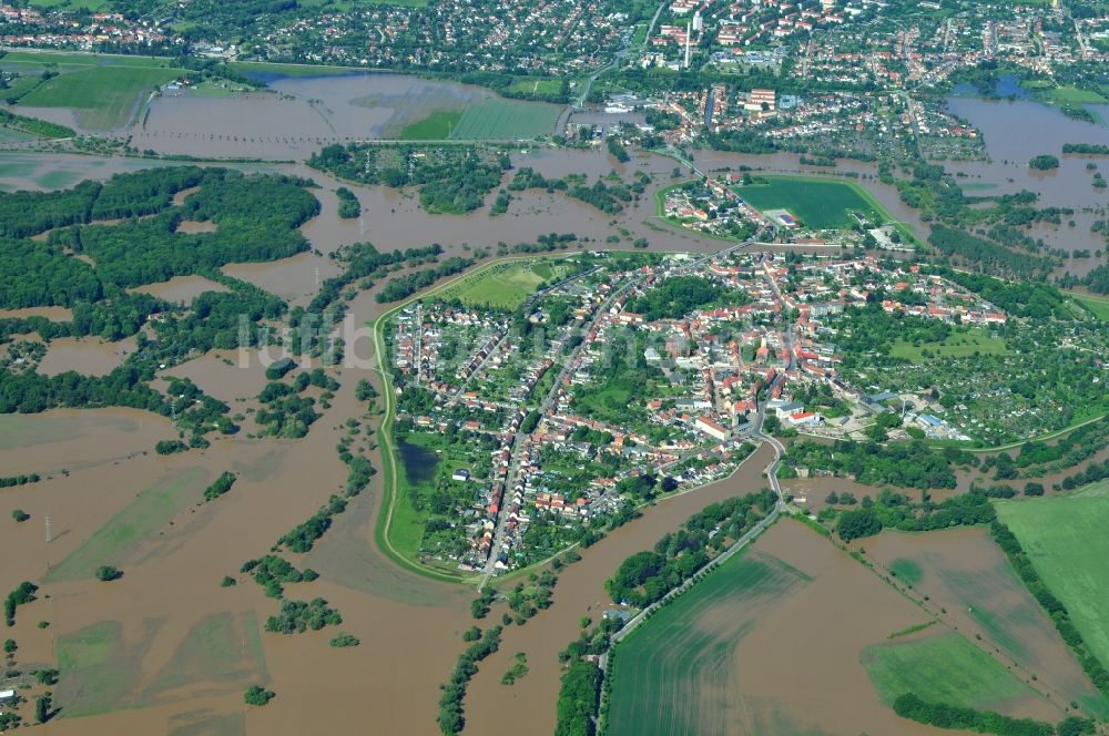 Luftaufnahme Jeßnitz - Hochwasser Pegel - Situation durch Überschwemmung und Übertritt der Ufer der Mulde bei Jeßnitz im Bundesland Sachsen-Anhalt