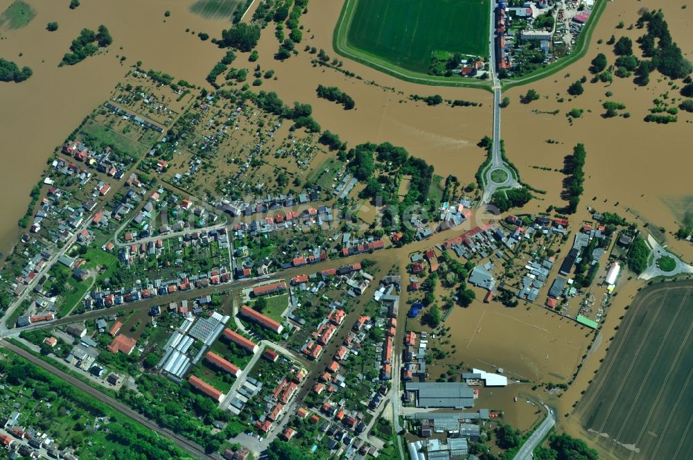 Luftaufnahme Jeßnitz - Hochwasser Pegel - Situation durch Überschwemmung und Übertritt der Ufer der Mulde bei Jeßnitz im Bundesland Sachsen-Anhalt