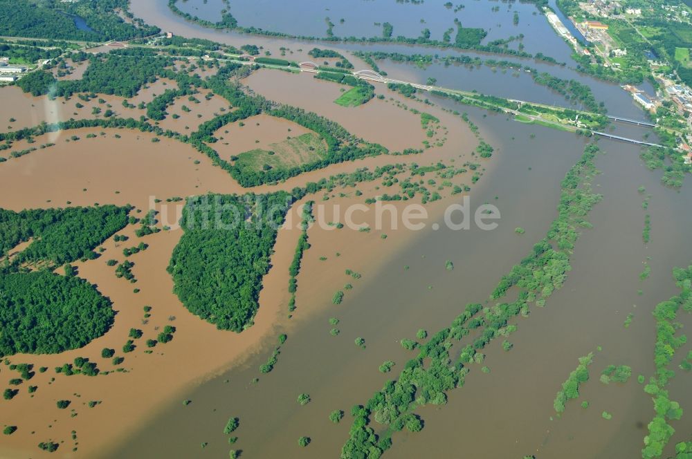 Luftaufnahme Waldersee - Hochwasser Pegel - Situation durch Überschwemmung und Übertritt der Ufer der Mulde bei Waldersee im Bundesland Sachsen-Anhalt