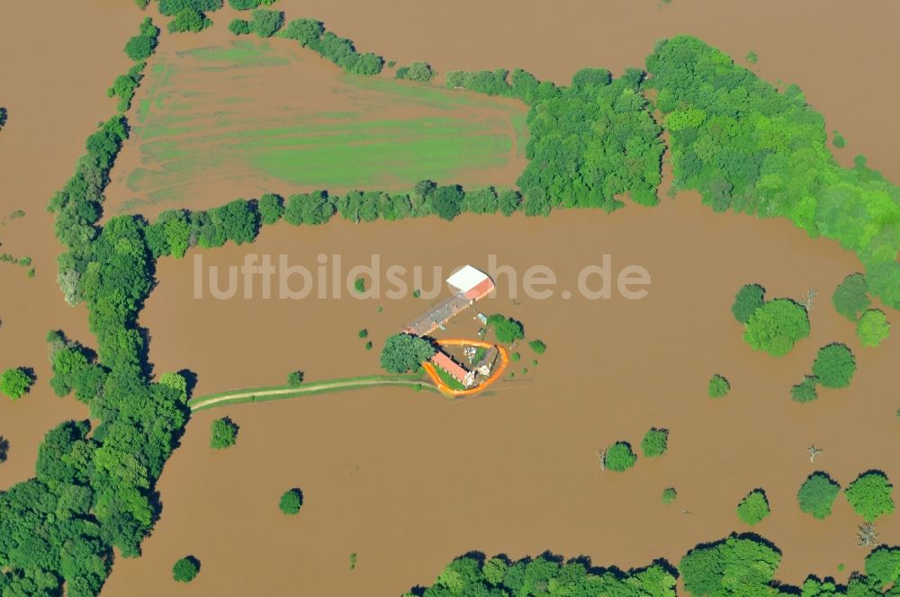 Waldersee aus der Vogelperspektive: Hochwasser Pegel - Situation durch Überschwemmung und Übertritt der Ufer der Mulde bei Waldersee im Bundesland Sachsen-Anhalt