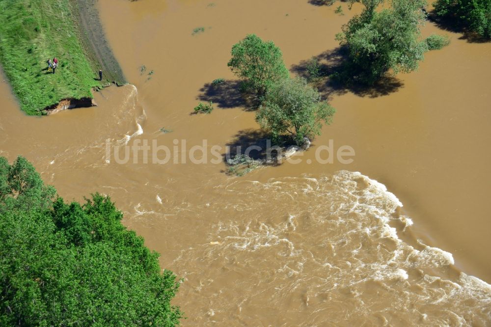 Laußig von oben - Hochwasser Pegel - Situation durch Überschwemmung, Dammbruch und Übertritt der Ufer der Mulde bei Laußig im Bundesland Sachsen