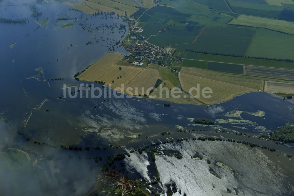 Luftaufnahme Rhinow - Hochwasser Pegel - Situation durch Überschwemmung und Flutung der Havelaue am Gülper See westlich von Rhinow im Bundesland Brandenburg