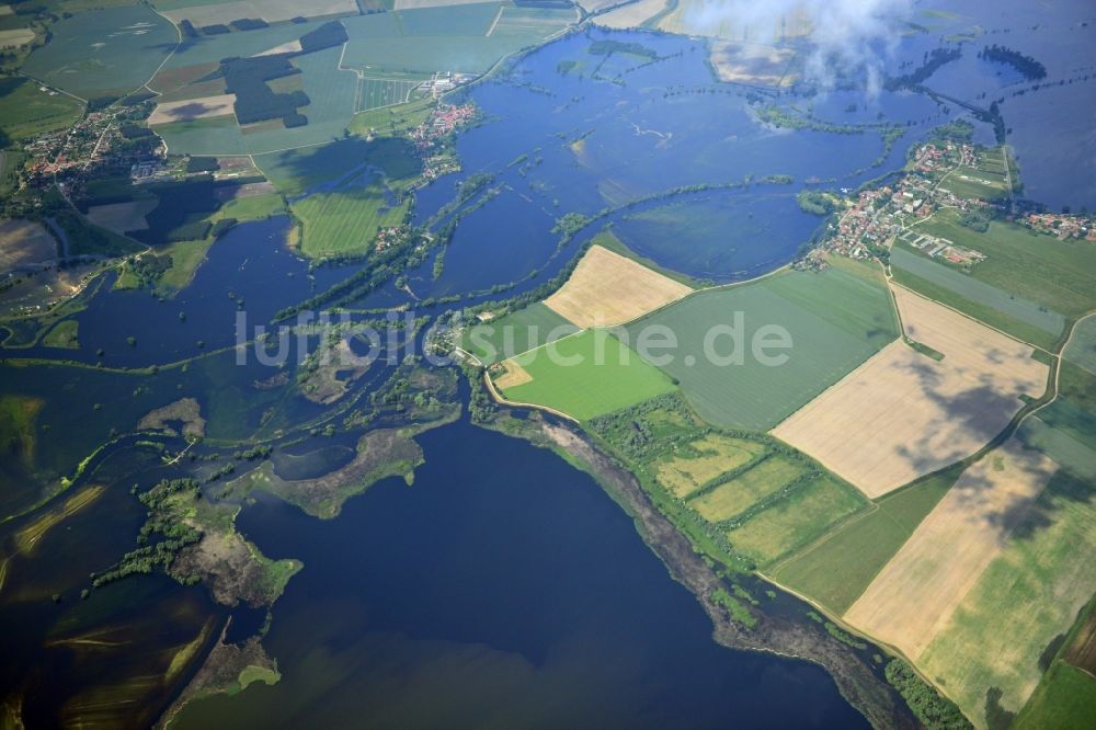 Luftaufnahme Rhinow - Hochwasser Pegel - Situation durch Überschwemmung und Flutung der Havelaue am Gülper See westlich von Rhinow im Bundesland Brandenburg