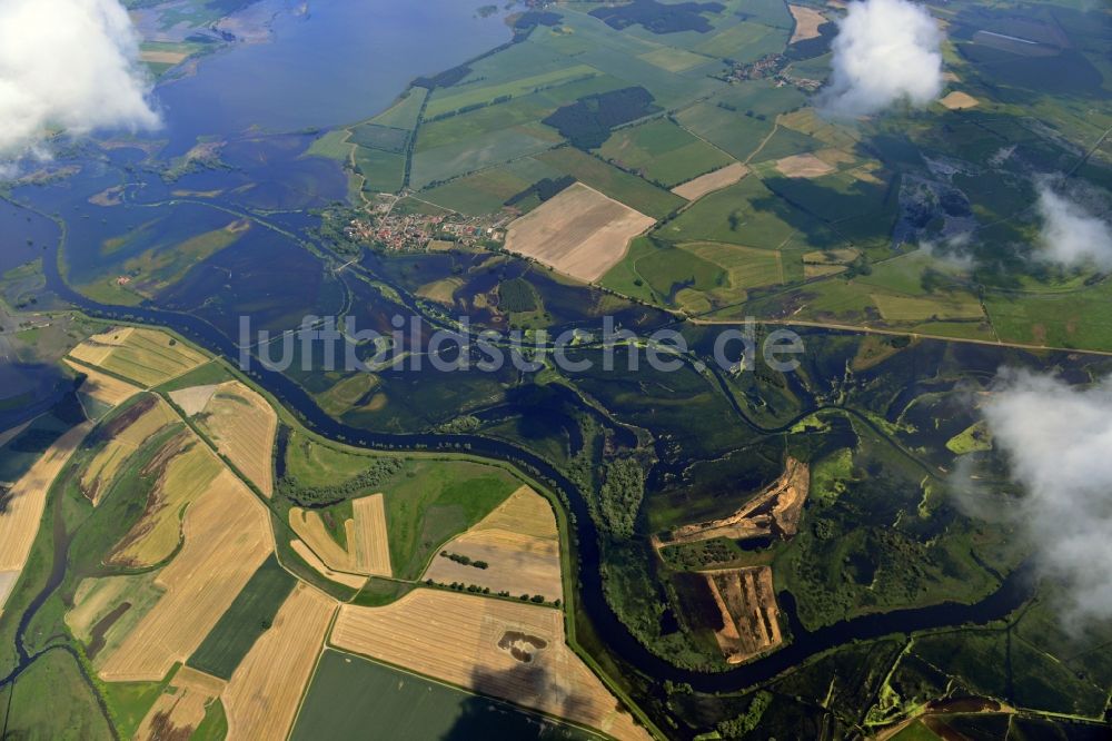 Luftaufnahme Rhinow - Hochwasser Pegel - Situation durch Überschwemmung und Flutung der Havelaue am Gülper See westlich von Rhinow im Bundesland Brandenburg