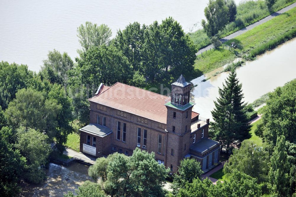 Luftaufnahme Grießen - Hochwasser am Wasserkraftwerk Grießen