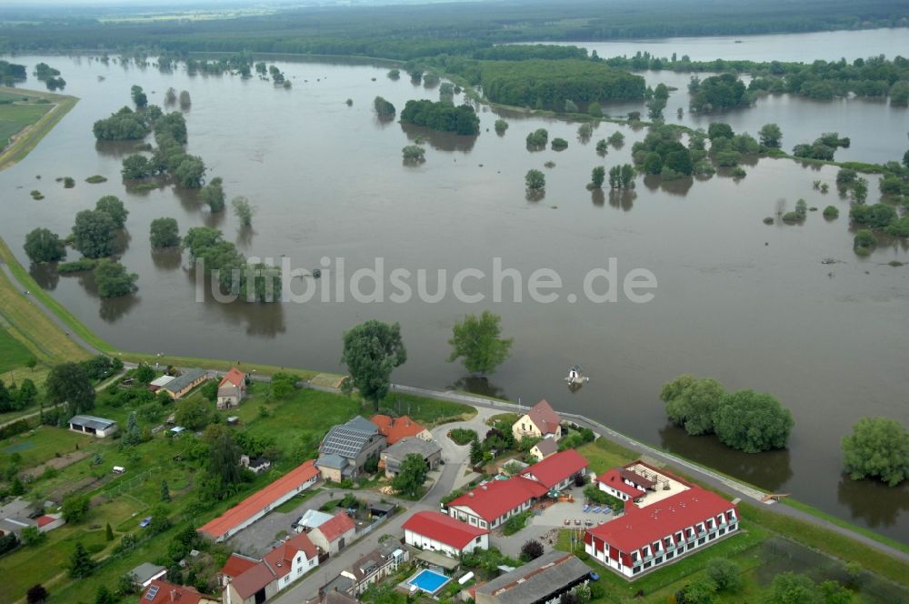 Ratzdorf aus der Vogelperspektive: Hochwassereinwirkung im Ortsgebiet in Ratzdorf im Bundesland Brandenburg, Deutschland