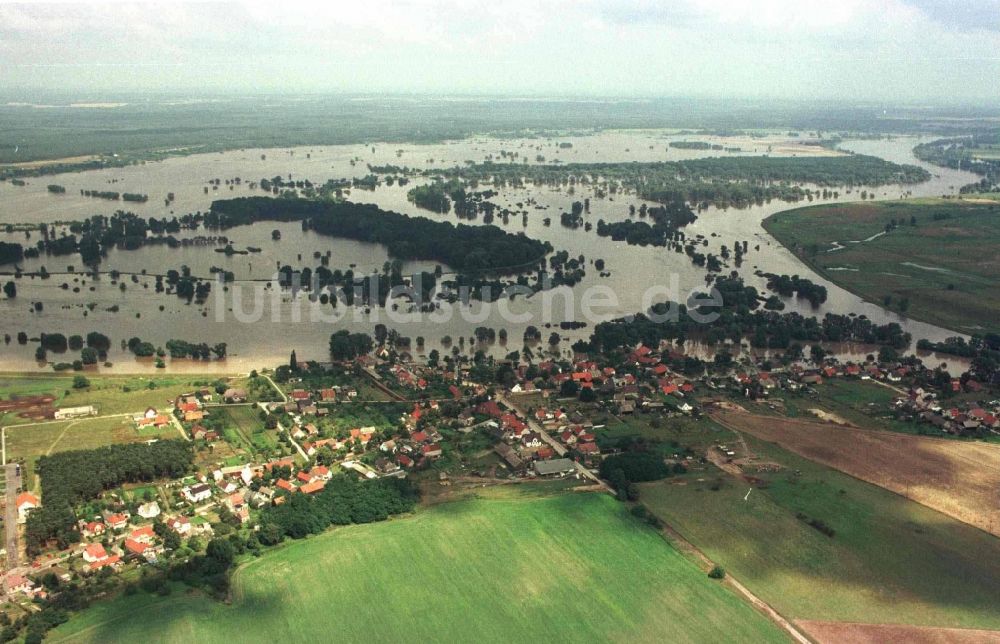 Luftaufnahme Ratzdorf - Hochwassereinwirkung im Ortsgebiet in Ratzdorf im Bundesland Brandenburg, Deutschland