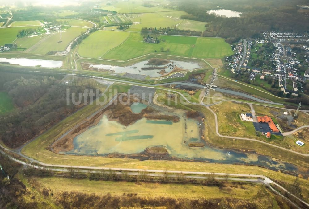 Luftbild Castrop-Rauxel - Hochwasserrückhaltebecken - Schutz- Damm Bauwerk an der Rittershofer Straße in Castrop-Rauxel im Bundesland Nordrhein-Westfalen, Deutschland