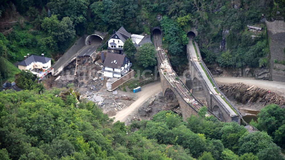 Luftbild Altenahr - Hochwasserschäden der Flutkatastrophe der Ahr in Altenahr im Bundesland Rheinland-Pfalz, Deutschland