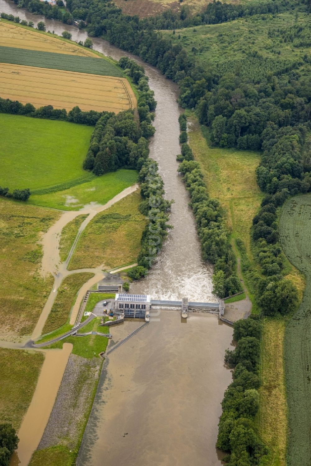 Ense von oben - Hochwasserschäden der Flutkatastrophe in Ense im Bundesland Nordrhein-Westfalen, Deutschland