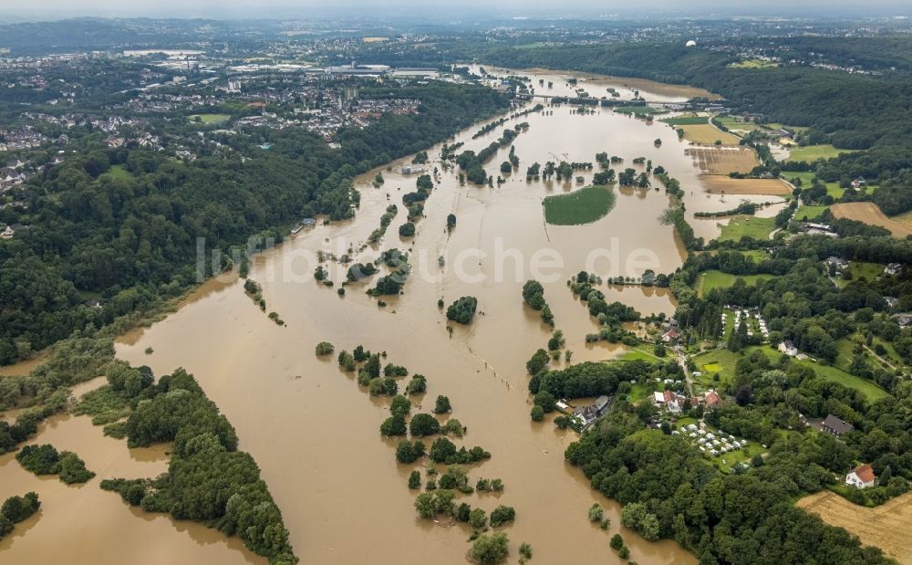 Luftbild Hattingen - Hochwasserschäden der Flutkatastrophe entlang des übergetretenen Ruhr - Flußverlauf in Hattingen im Bundesland Nordrhein-Westfalen, Deutschland