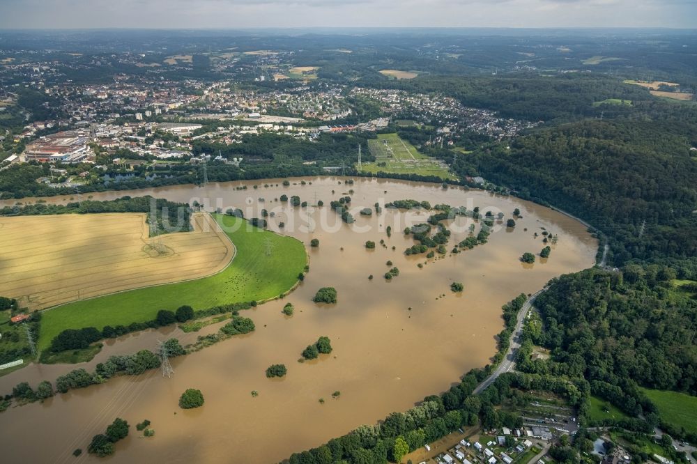 Hattingen aus der Vogelperspektive: Hochwasserschäden der Flutkatastrophe entlang der Ruhr in Hattingen im Bundesland Nordrhein-Westfalen, Deutschland