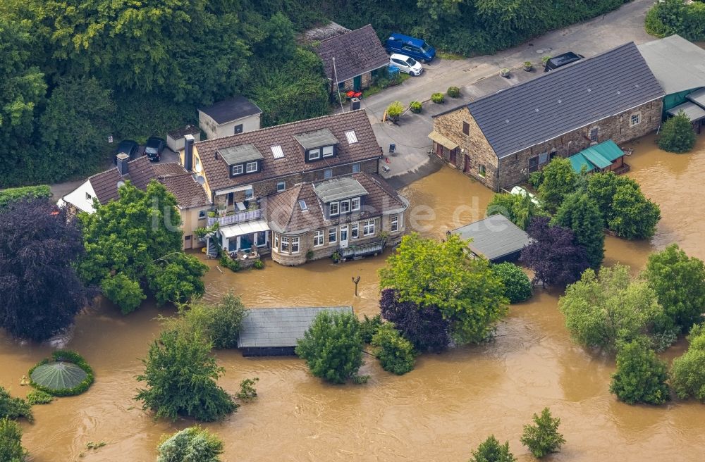 Luftbild Hattingen - Hochwasserschäden der Flutkatastrophe entlang der Ruhr in Hattingen im Bundesland Nordrhein-Westfalen, Deutschland