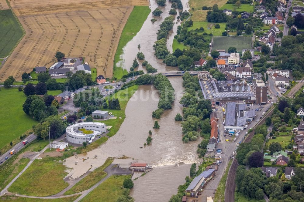 Langschede von oben - Hochwasserschäden der Flutkatastrophe entlang der Ruhr in Langschede im Bundesland Nordrhein-Westfalen, Deutschland