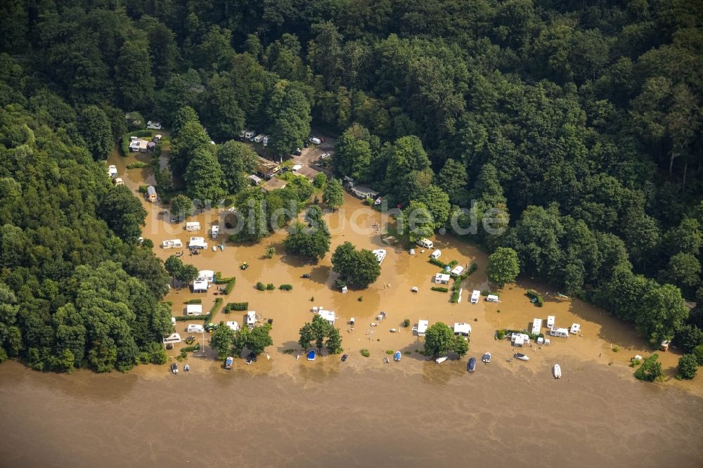 Essen von oben - Hochwasserschäden der Flutkatastrophe am Flußverlauf der Ruhr in Essen im Bundesland Nordrhein-Westfalen, Deutschland