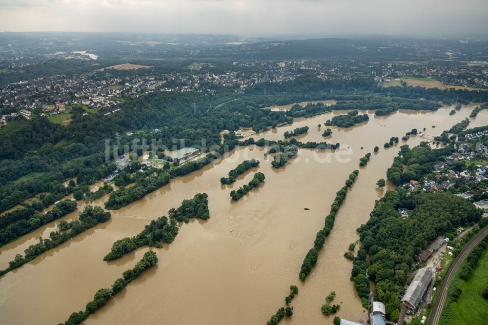 Essen aus der Vogelperspektive: Hochwasserschäden der Flutkatastrophe am Flußverlauf der Ruhr in Essen im Bundesland Nordrhein-Westfalen, Deutschland