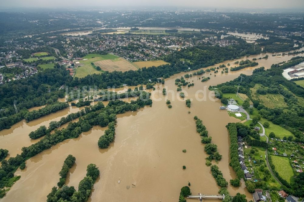 Essen von oben - Hochwasserschäden der Flutkatastrophe am Flußverlauf der Ruhr in Essen im Bundesland Nordrhein-Westfalen, Deutschland