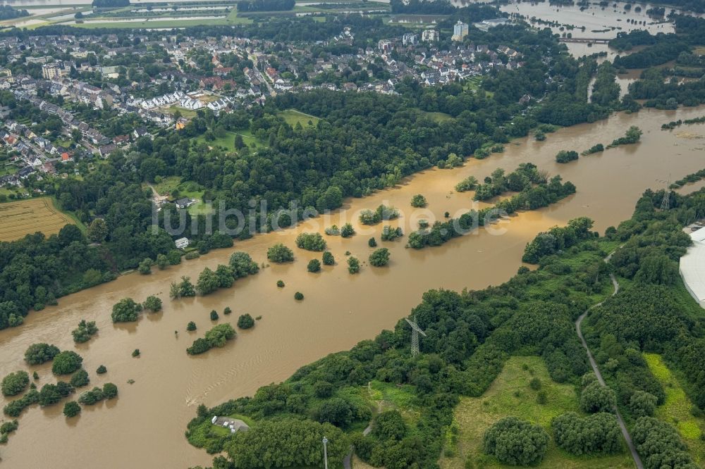 Essen aus der Vogelperspektive: Hochwasserschäden der Flutkatastrophe am Flußverlauf der Ruhr in Essen im Bundesland Nordrhein-Westfalen, Deutschland