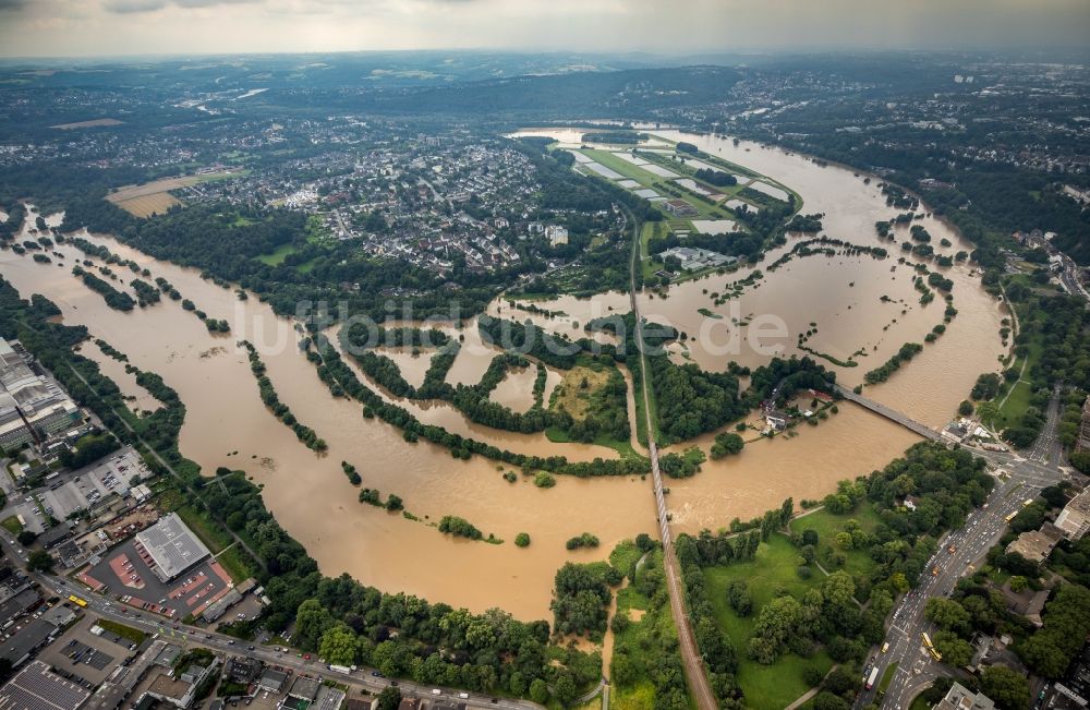 Essen von oben - Hochwasserschäden der Flutkatastrophe am Flußverlauf der Ruhr in Essen im Bundesland Nordrhein-Westfalen, Deutschland