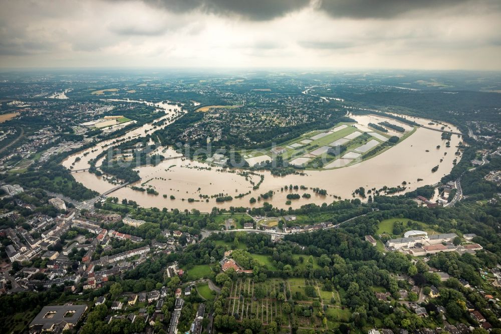 Luftbild Essen - Hochwasserschäden der Flutkatastrophe am Flußverlauf der Ruhr in Essen im Bundesland Nordrhein-Westfalen, Deutschland