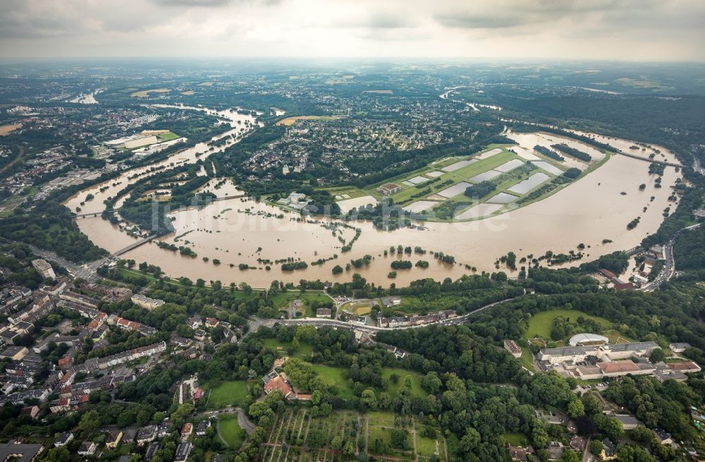 Luftaufnahme Essen - Hochwasserschäden der Flutkatastrophe am Flußverlauf der Ruhr in Essen im Bundesland Nordrhein-Westfalen, Deutschland