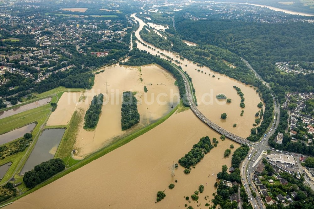 Luftbild Essen - Hochwasserschäden der Flutkatastrophe am Flußverlauf der Ruhr in Essen im Bundesland Nordrhein-Westfalen, Deutschland