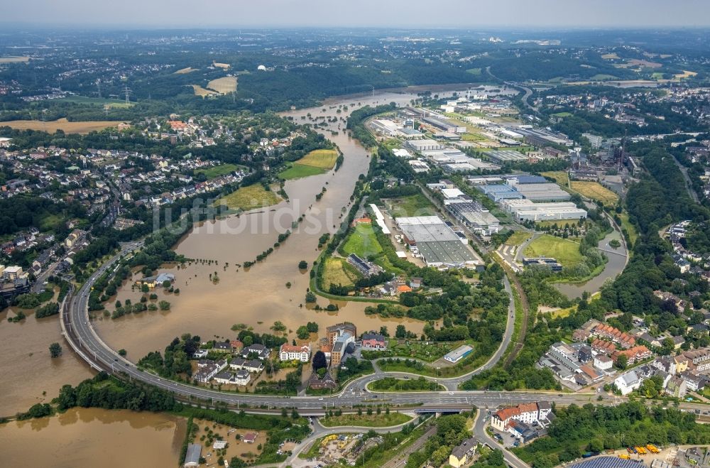 Hattingen von oben - Hochwasserschäden der Flutkatastrophe am Flußverlauf der Ruhr in Hattingen im Bundesland Nordrhein-Westfalen, Deutschland